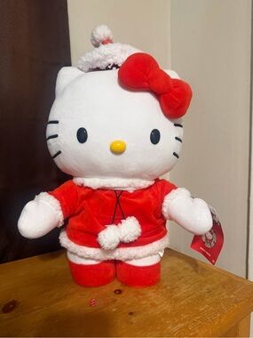 Hello Kitty Christmas Greeter